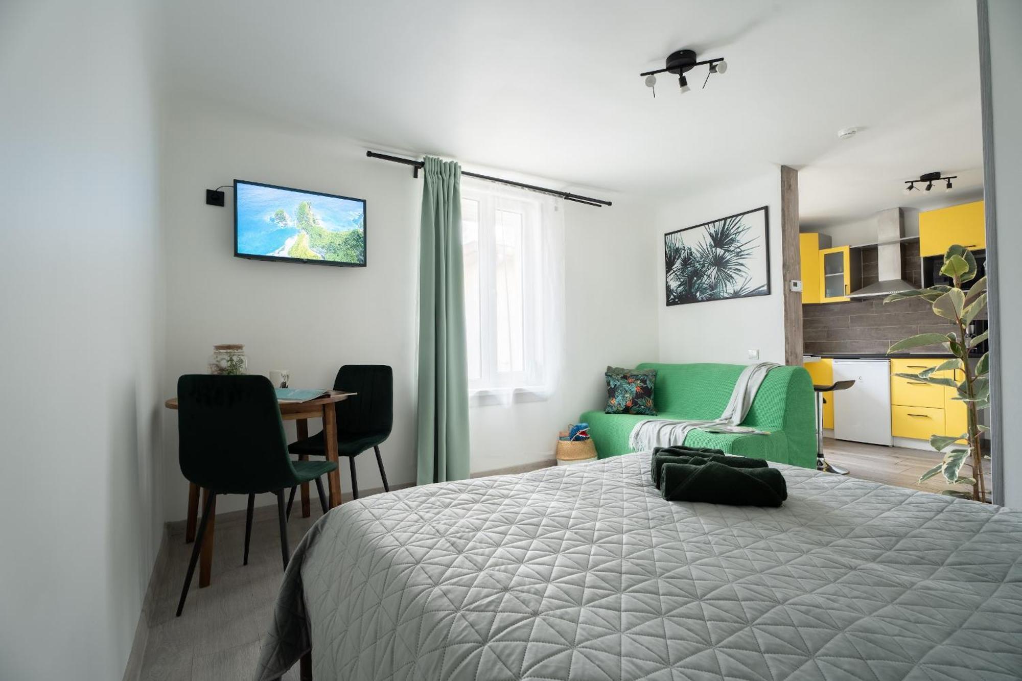 Green Garden & Private Parking Apartments With Playground Riga Ngoại thất bức ảnh